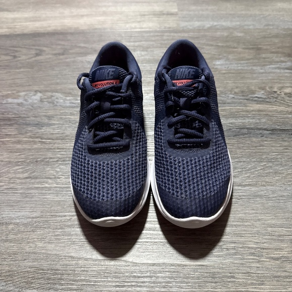 Nike Revolution 4 - Picture 3 of 7